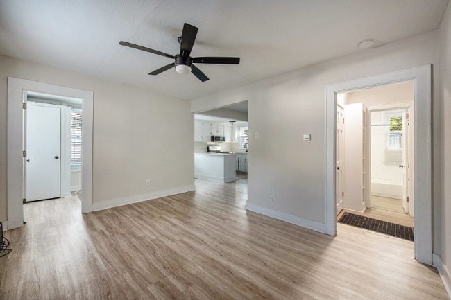 Photo - 2755 E Surrey Dr Apartment