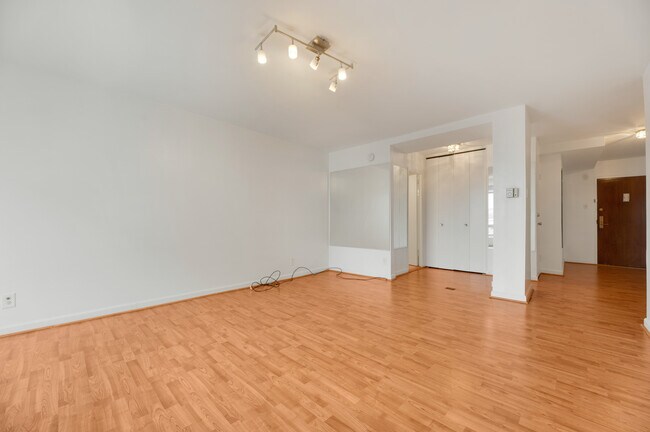 Building Photo - 1435 4th St SW
