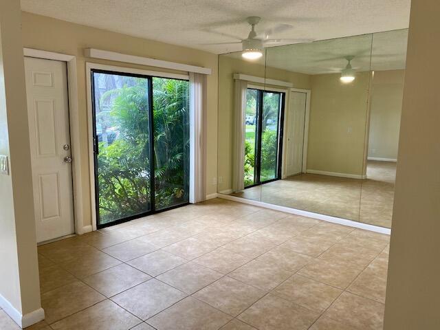 Building Photo - 9086 Green Meadows Way