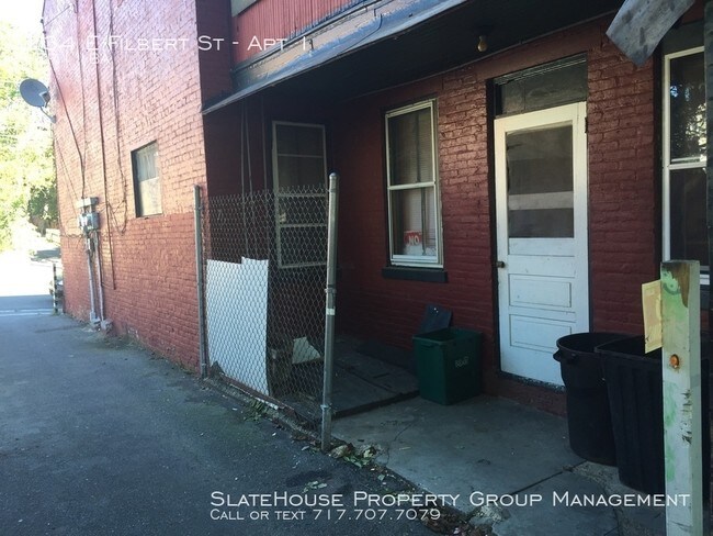Building Photo - Large First Floor 1 Bedroom Apt