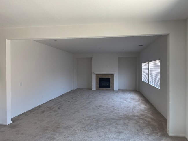 Foto del edificio - Spacious Two Story 5bd/3ba House