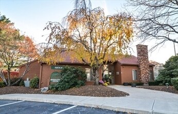 Building Photo - 11 Post Oak Ln