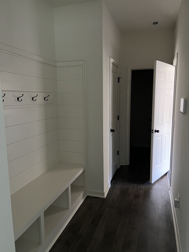 Building Photo - 1621 Running Deer Dr