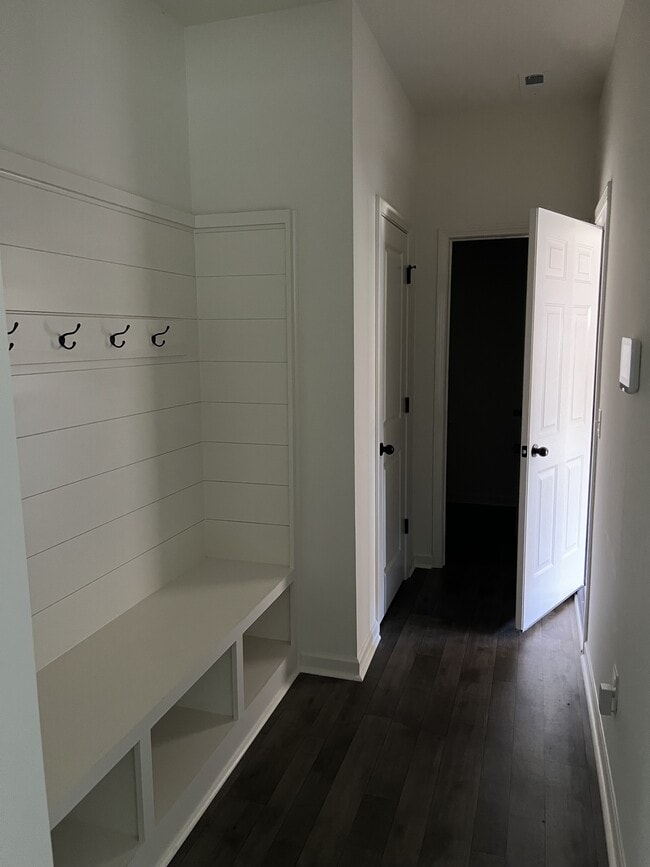 Foto del edificio - 1621 Running Deer Dr