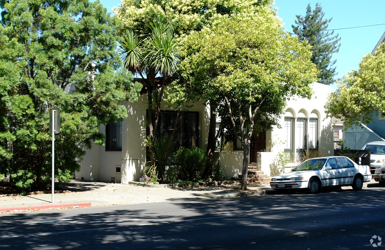 Building Photo - 617-619 Jefferson St