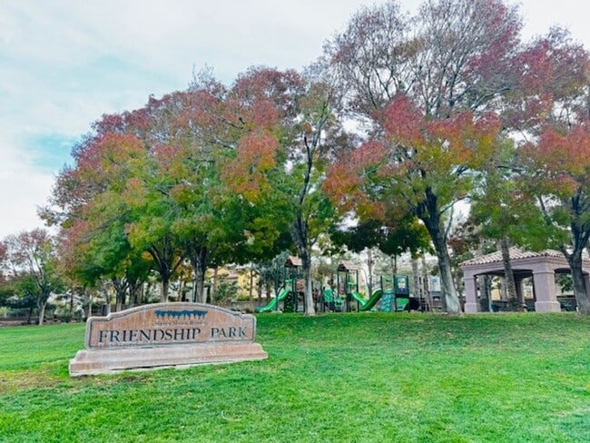 Foto del edificio - Charming  3-bedroom, 2-bathroom