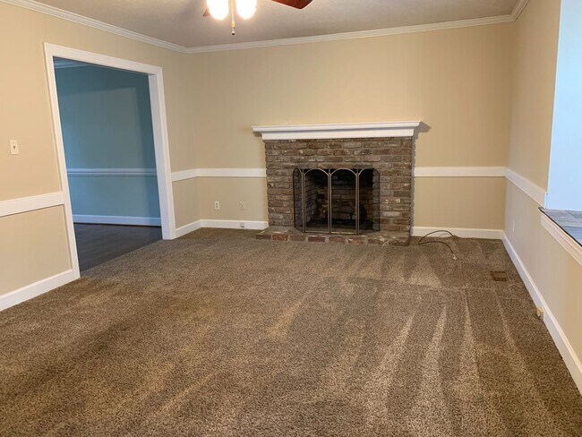 Building Photo - 3 Bedroom House-Nash Co