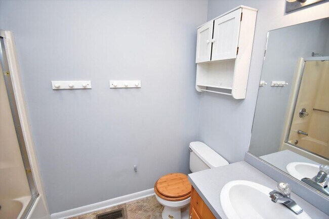 Building Photo - 110 Hollybrook Ln