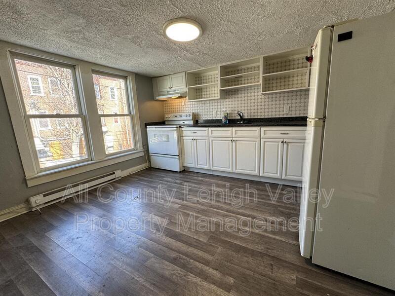 Foto principal - 610 W Allen St