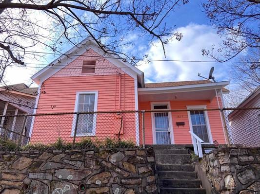 Building Photo - 1617 Maple St