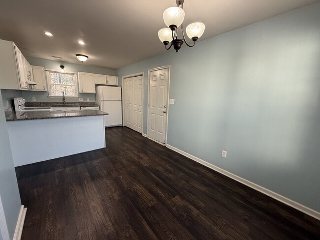 Foto del edificio - Charming 3-Bed, 2-Bath Home-106 Skipping Stone Lane