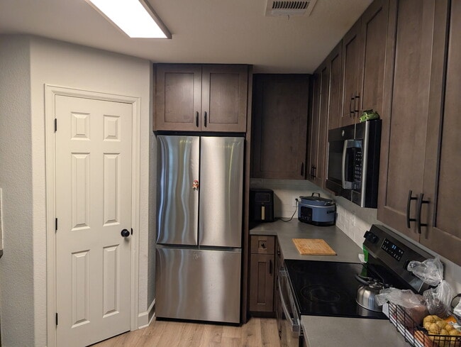 Foto del edificio - 1306 Sunflower Ln