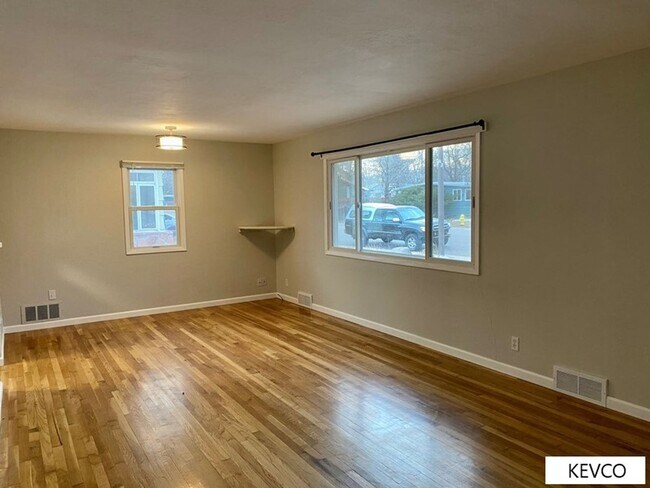 Building Photo - Fantastic House Near City Park