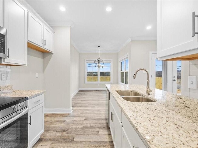 Foto del edificio - 7034 Shelton Ln