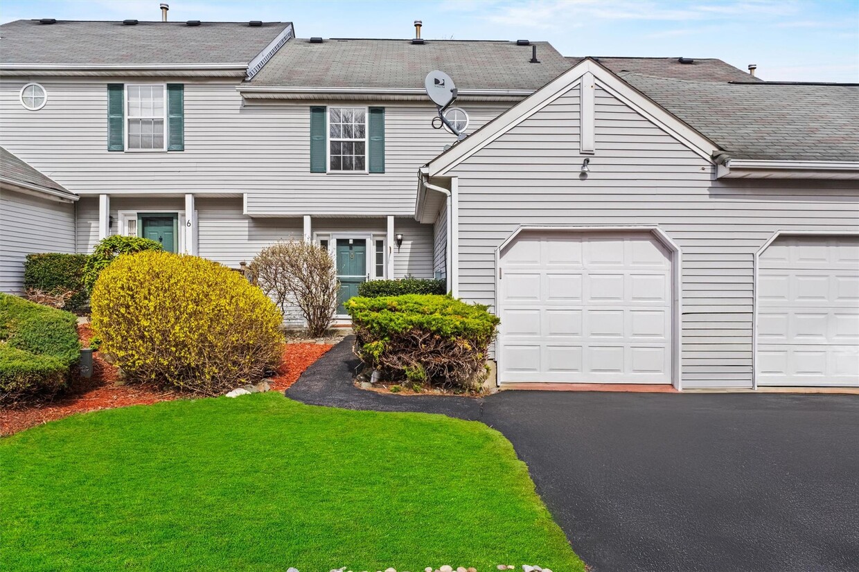 Foto principal - 4 Woodbine Dr