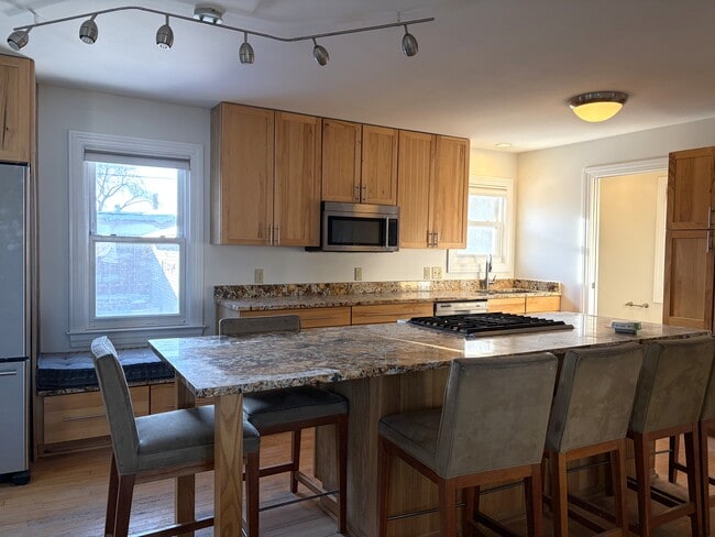 Foto del edificio - 934 W Shore Dr