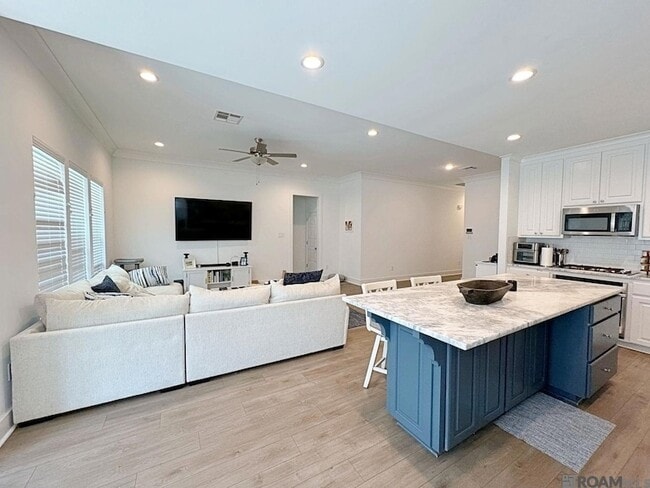 Building Photo - 9228 Southlawn Dr
