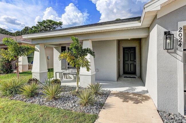 Foto del edificio - Modern Living: 4 Bed, 2 Bath Rental Home A...