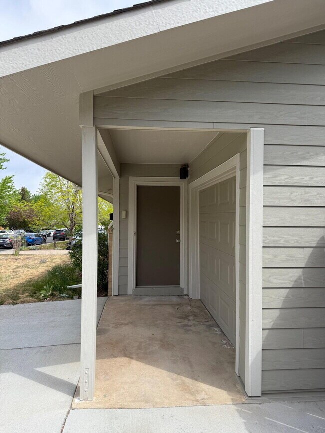 Foto del edificio - Cute 3 Bed with large fenced yard and garage! Great location in Boulder!