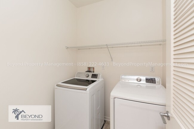Building Photo - ***4 BED 3.5 BATH***TRI-LEVEL CONDO***GARA...