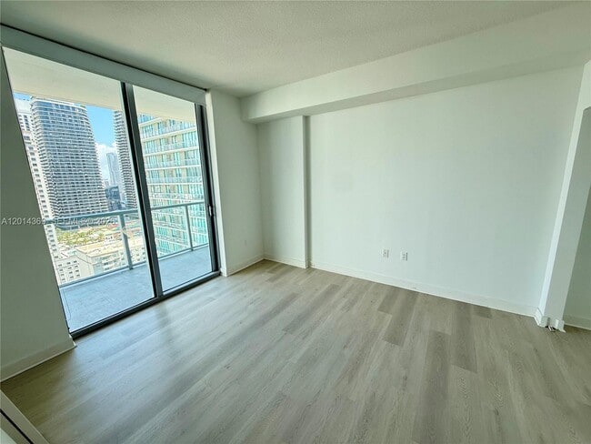 Foto del edificio - 79 SW 12th St