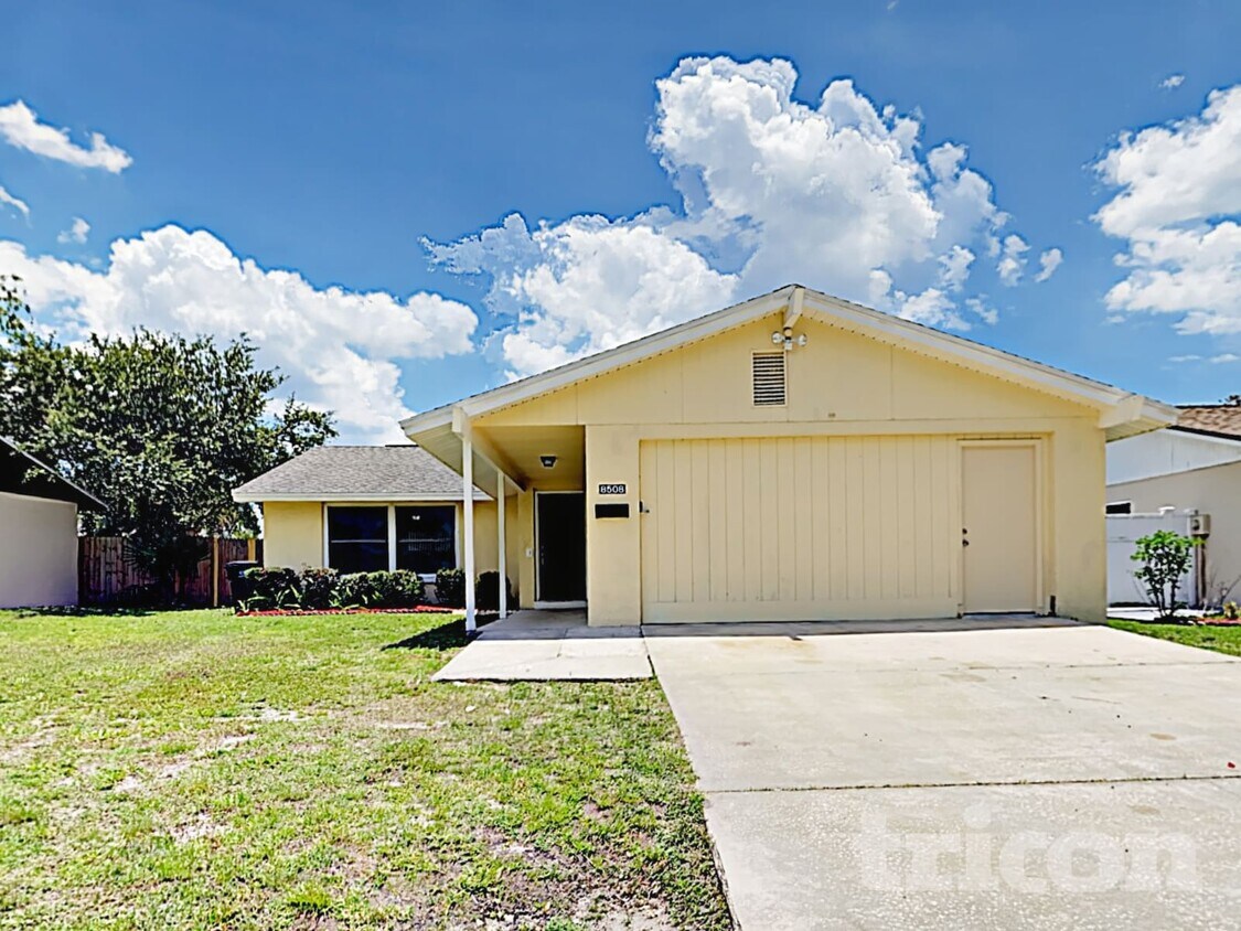 Foto principal - 8508 Woodhurst Dr