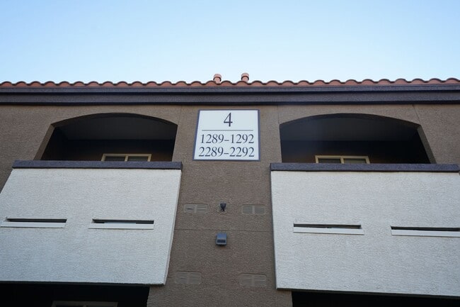 Building Photo - No showings until Dec 14, 2024