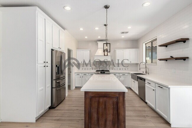 Building Photo - 44196 Askew Dr