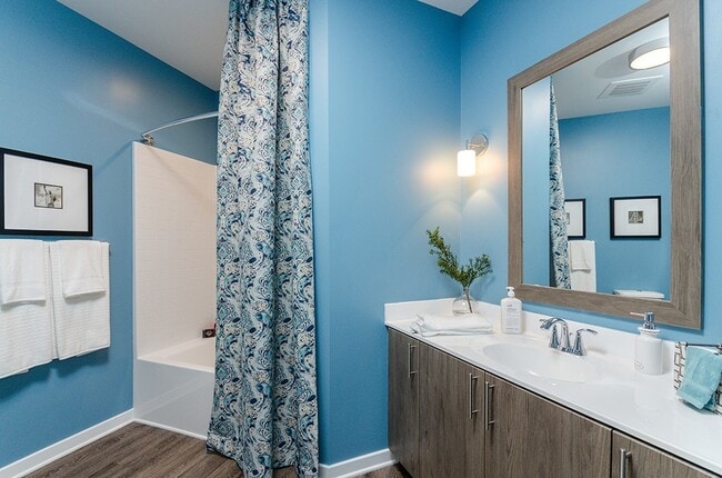 Building Photo - Two Bedroom Brand-new Luxury Apartment (Wa...