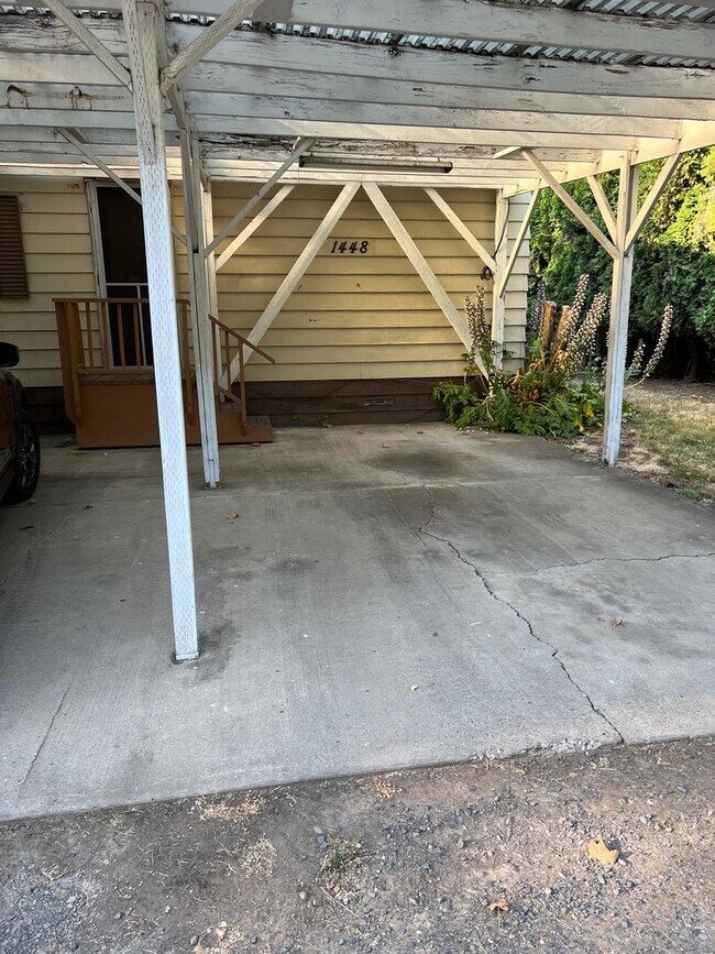 Foto del edificio - Springfield Riverfront Home