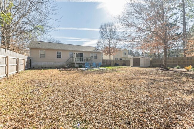 Building Photo - GREAT PRICE! Move-In Ready 3-Bedroom Home Near Camp Lejeune
