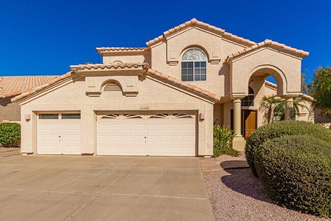 Foto del edificio - Gorgeous, 5 bedroom home with 3-Car Garage...