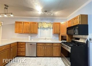 Building Photo - 2 br, 1.5 bath House - 4612 Vernon Ave