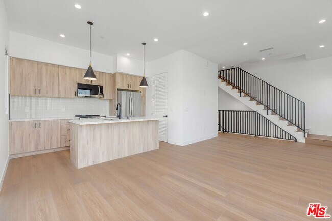 Foto del edificio - 3839 Wade St