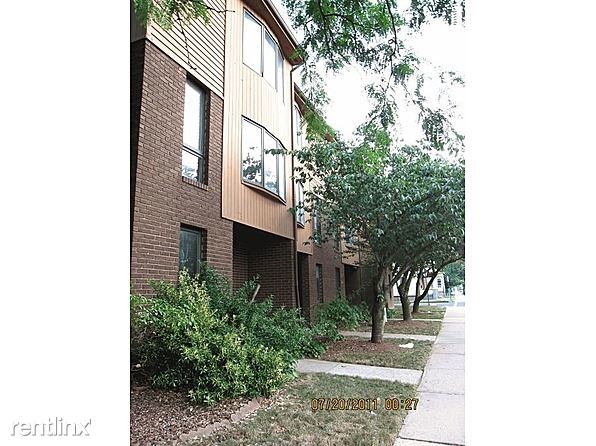 Primary Photo - 90 Commercial Ave
