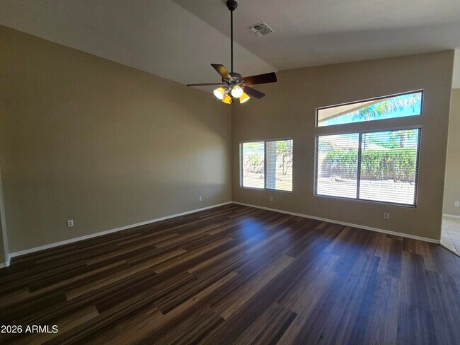 Building Photo - 1074 E Cathy Dr