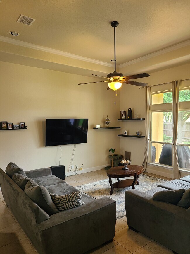 Foto del edificio - 15508 Fox Ln