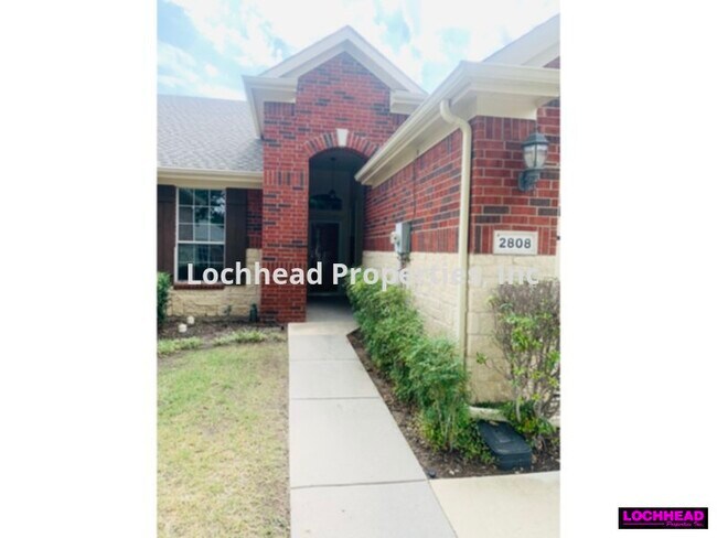 Foto del edificio - 2 BEDROOM TOWNHOME IN THE PASQUINELLIS FAIRWAY VILLAS COMMUNITY IN PLANO!