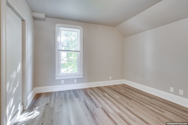 Foto del edificio - 2726 W Spencer St