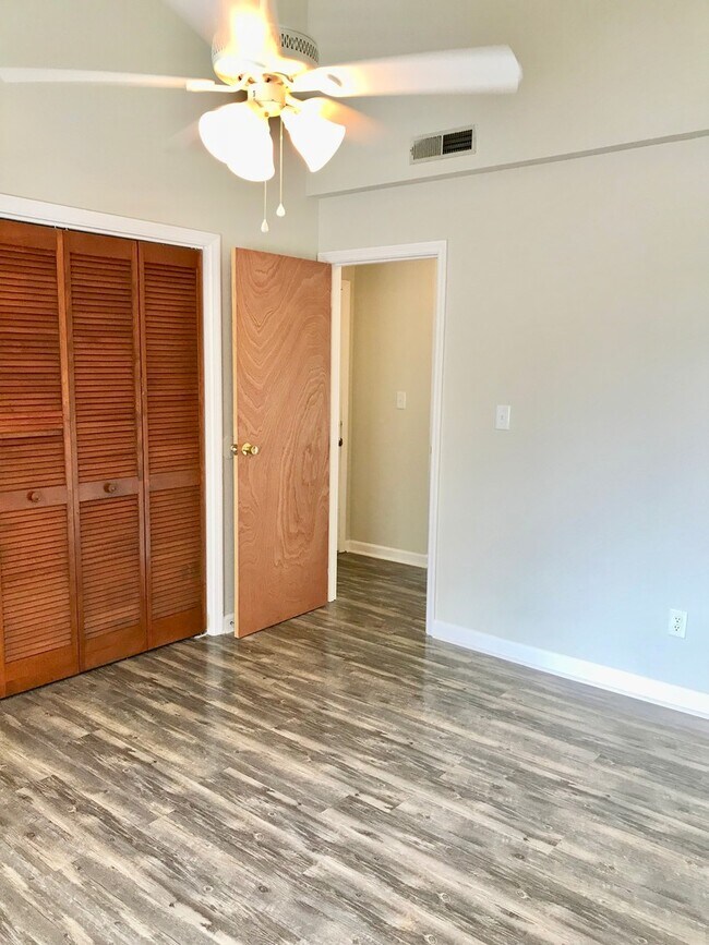 Foto del edificio - Golf Colony 2 Bed/2 Bath Loft Style Condo