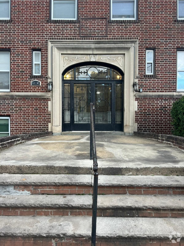 Building Photo - 689 Sanford Ave