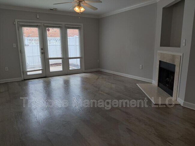 Building Photo - 1210 Green Oaks Ln