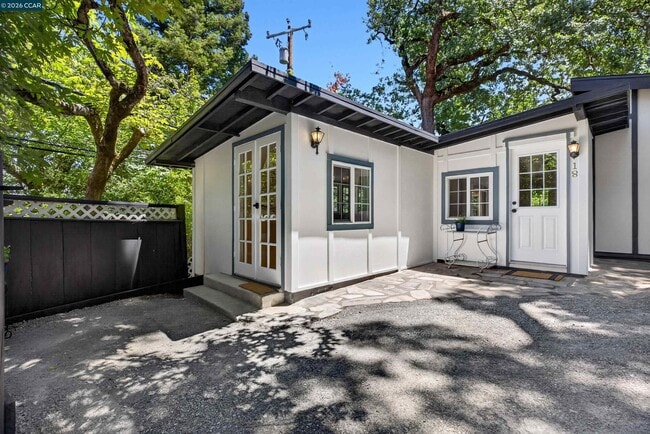 Building Photo - 16 El Rincon