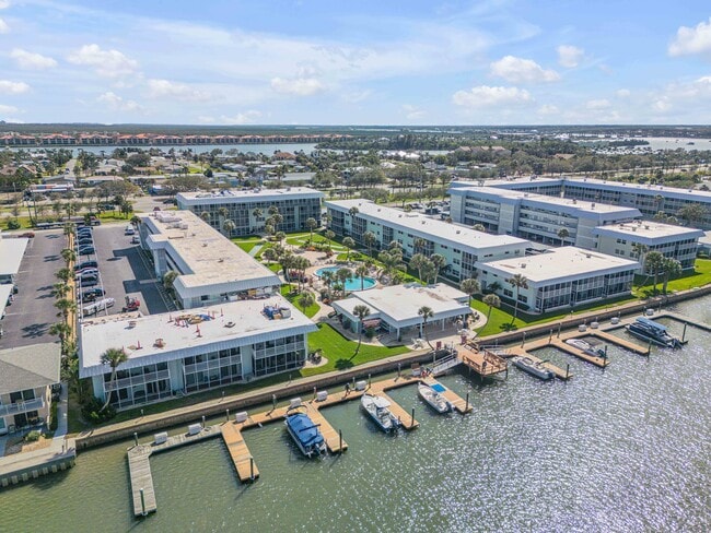 Building Photo - 325 N Causeway