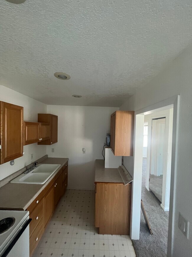Kitchen - 4175 Indianola Ave