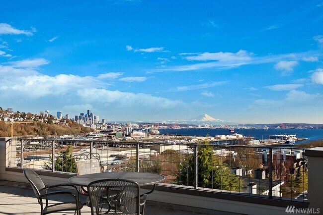 Impresionantes vistas desde nuestra azotea - 2200 Thorndyke Ave W