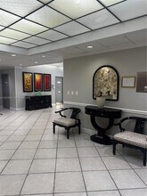 Building Photo - 1000 St Charles Pl