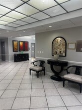 Building Photo - 1000 St Charles Pl