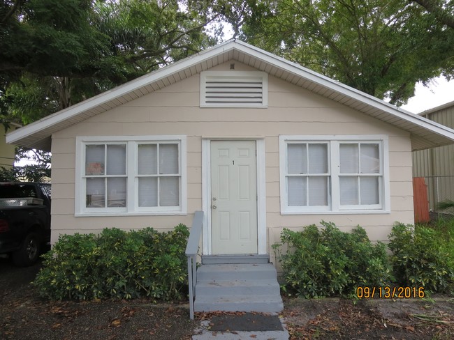 Building Photo - 1135 17th Pl