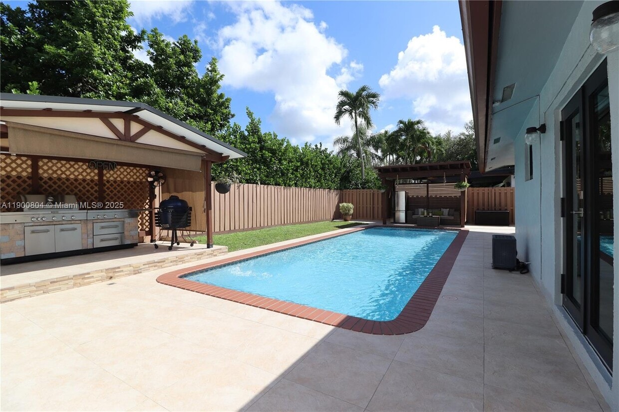 Primary Photo - 10615 SW 129th Ct